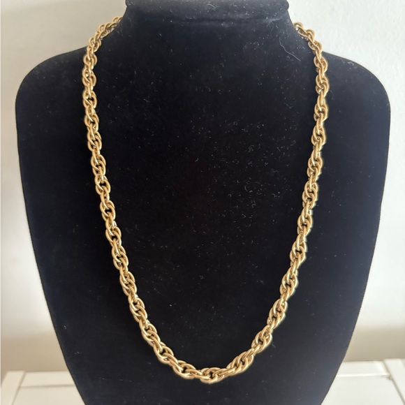 GIVENCHY Vintage Gold Chain Necklace - Picture 3 of 11